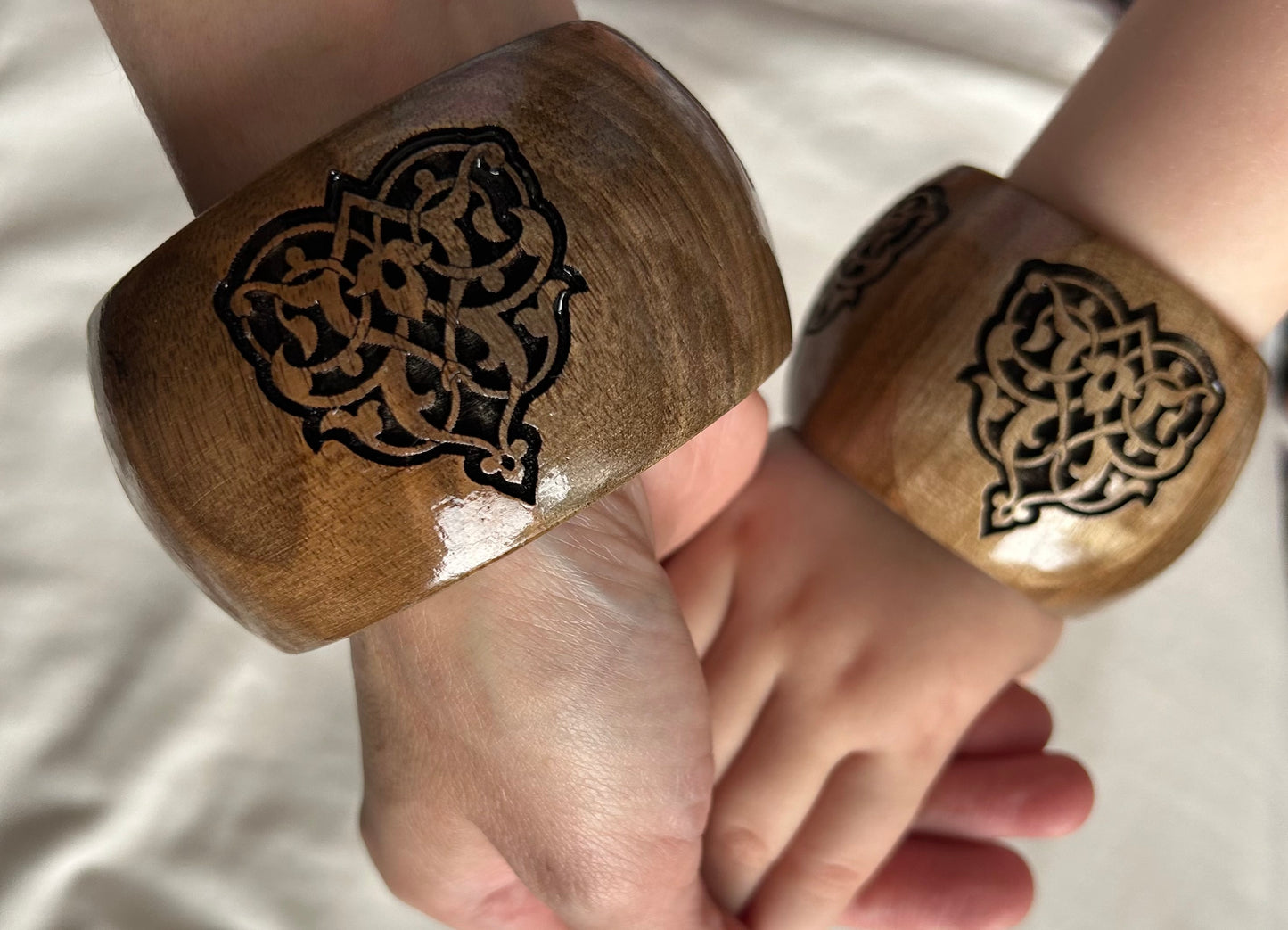 WOODEN BRACELET. "MAM&ME". 2 in 1.