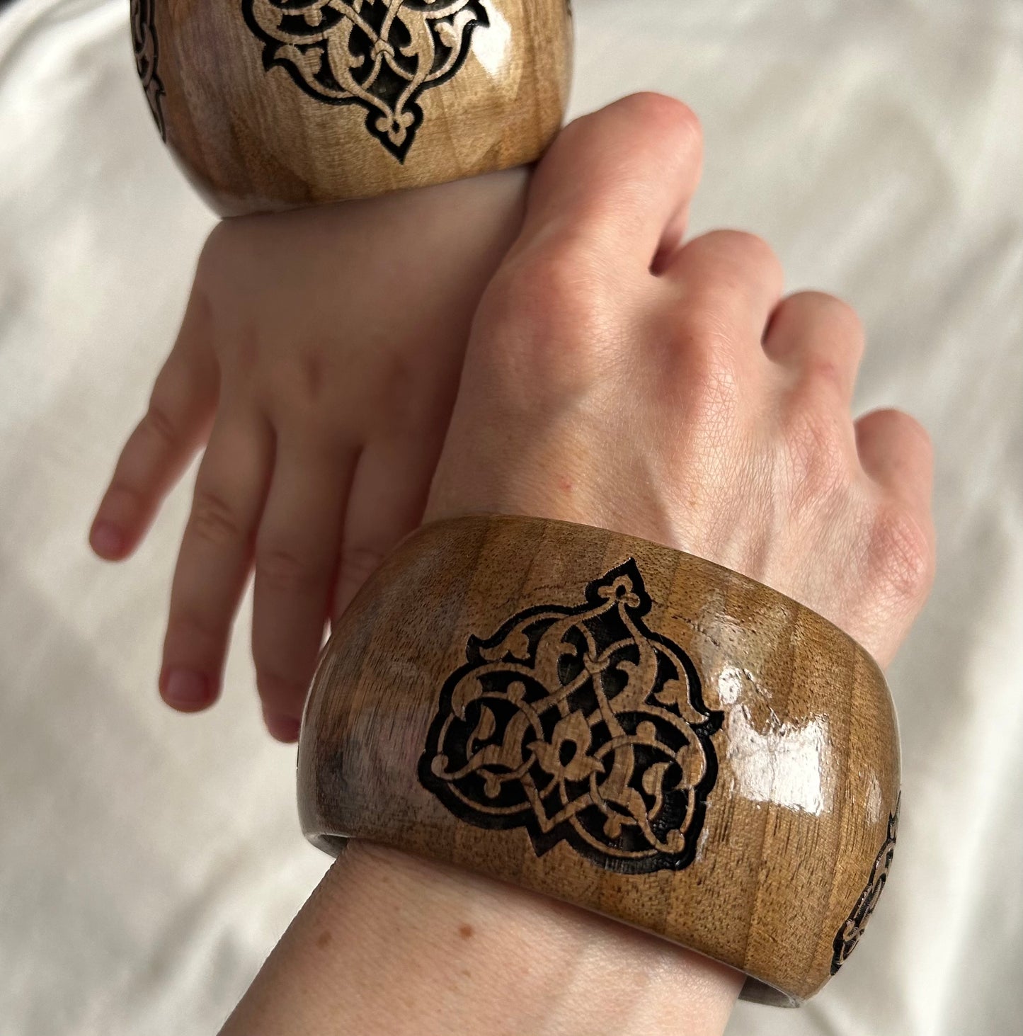 WOODEN BRACELET. "MAM&ME". 2 in 1.